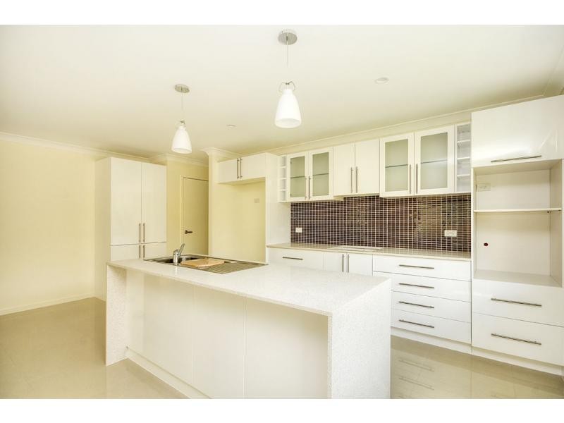 9 Sunbird Court, Elanora QLD 4221
