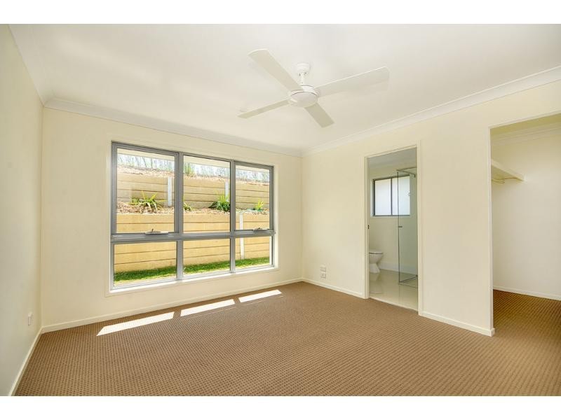 9 Sunbird Court, Elanora QLD 4221