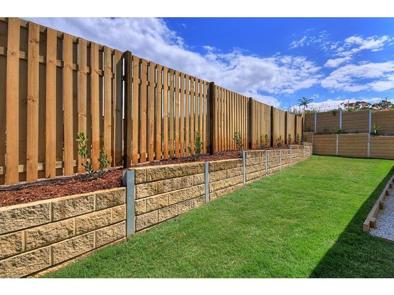 9 Sunbird Court, Elanora QLD 4221