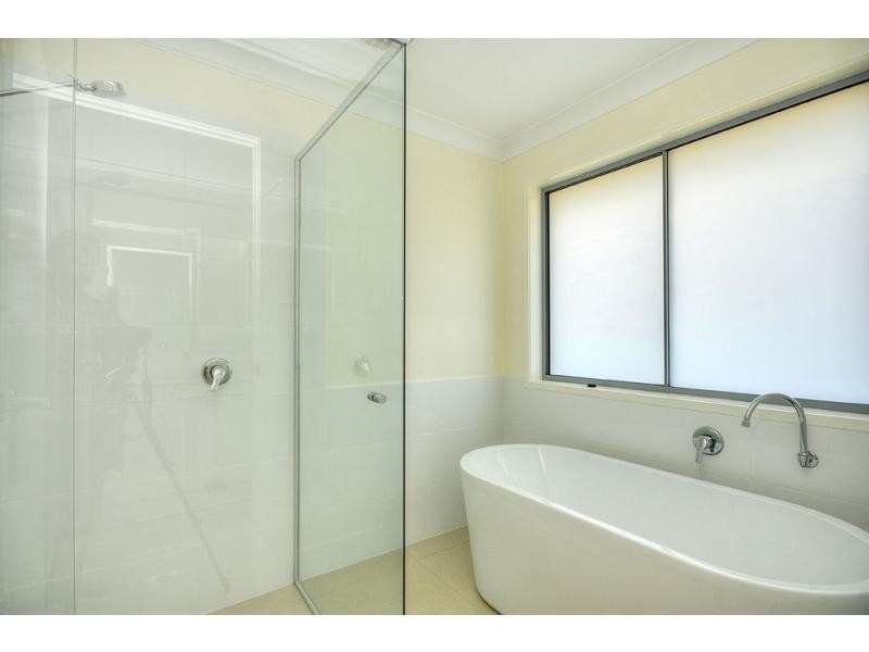 9 Sunbird Court, Elanora QLD 4221