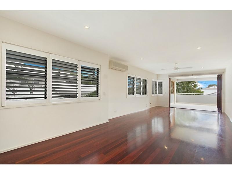 2/4 Acanthus Avenue, Burleigh Heads QLD 4220