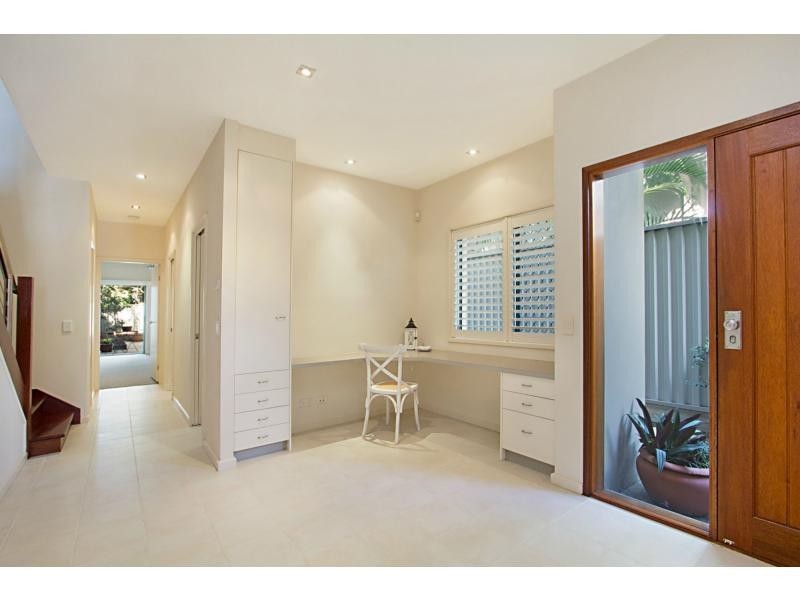 2/4 Acanthus Avenue, Burleigh Heads QLD 4220