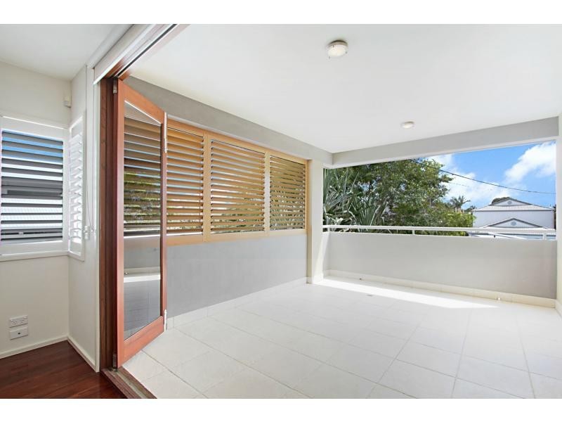 2/4 Acanthus Avenue, Burleigh Heads QLD 4220