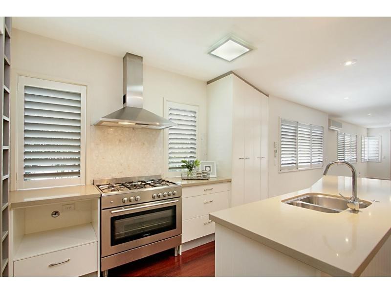 2/4 Acanthus Avenue, Burleigh Heads QLD 4220