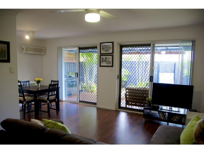 2/23 Sunbird Street, Burleigh Waters QLD 4220