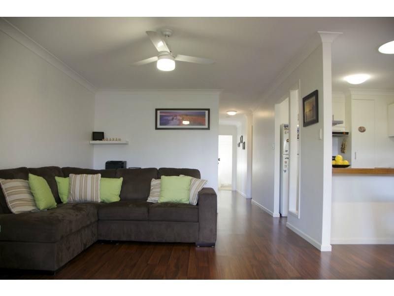 2/23 Sunbird Street, Burleigh Waters QLD 4220