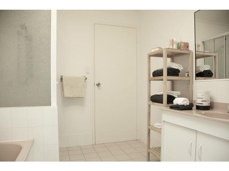 2/23 Sunbird Street, Burleigh Waters QLD 4220