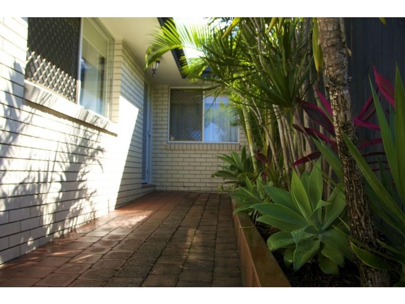 2/23 Sunbird Street, Burleigh Waters QLD 4220