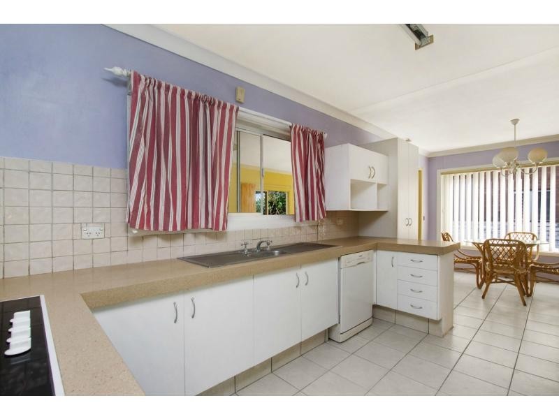 15 Seaview Parade, Elanora QLD 4221