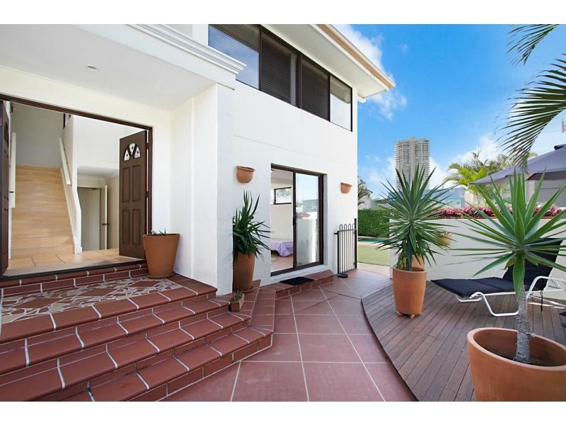 1 Warrina Crescent, Burleigh Heads QLD 4220