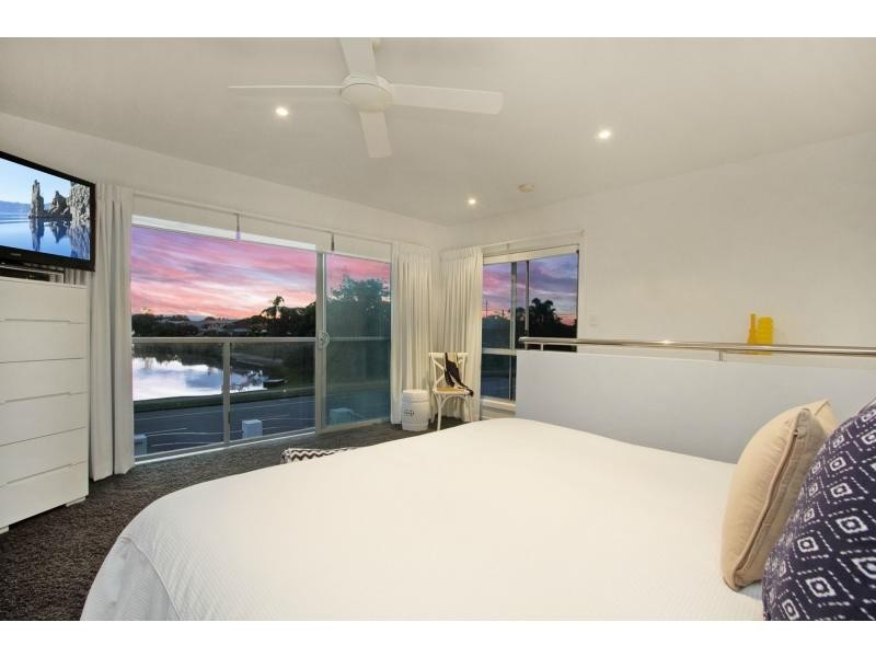 68 Acanthus Avenue, Burleigh Waters QLD 4220