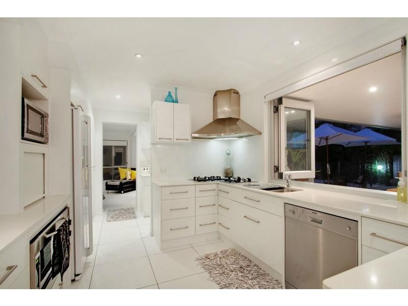 68 Acanthus Avenue, Burleigh Waters QLD 4220