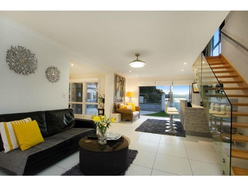 68 Acanthus Avenue, Burleigh Waters QLD 4220