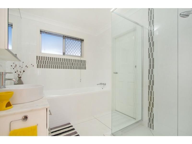 68 Acanthus Avenue, Burleigh Waters QLD 4220