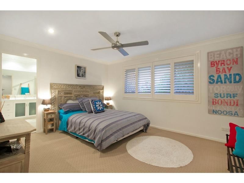 68 Acanthus Avenue, Burleigh Waters QLD 4220