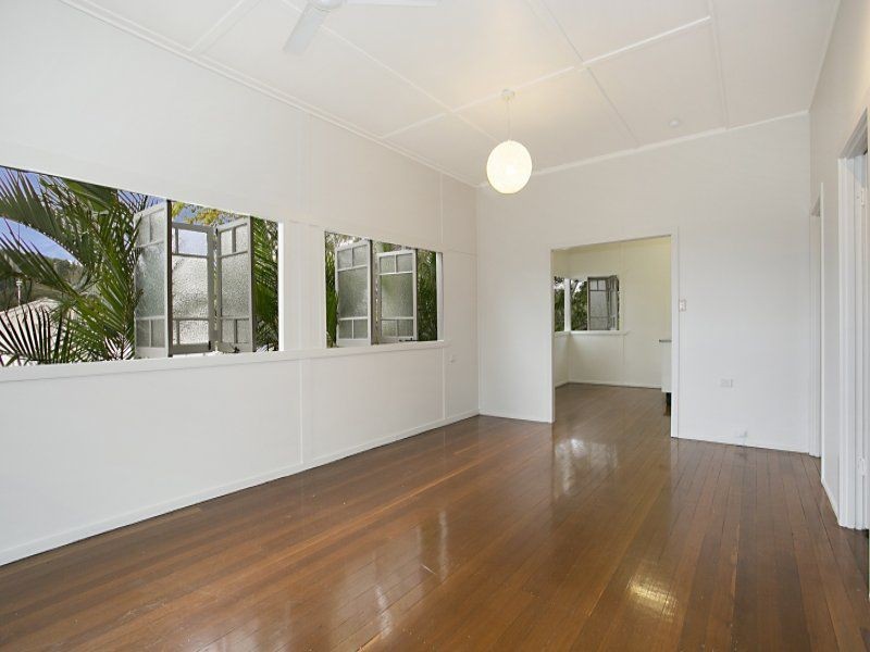 10 Brake Street, Burleigh Heads QLD 4220