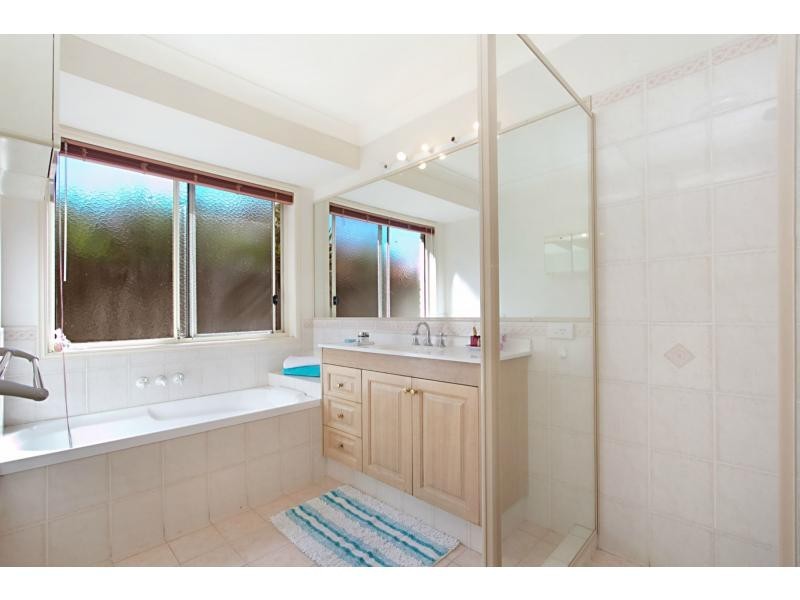 27 Yodelay Street, Varsity Lakes QLD 4227