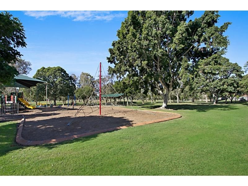 27 Yodelay Street, Varsity Lakes QLD 4227
