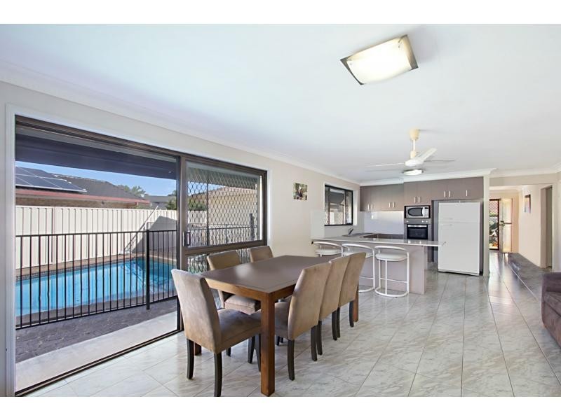 49 Arcadia Drive, Mermaid Waters QLD 4218