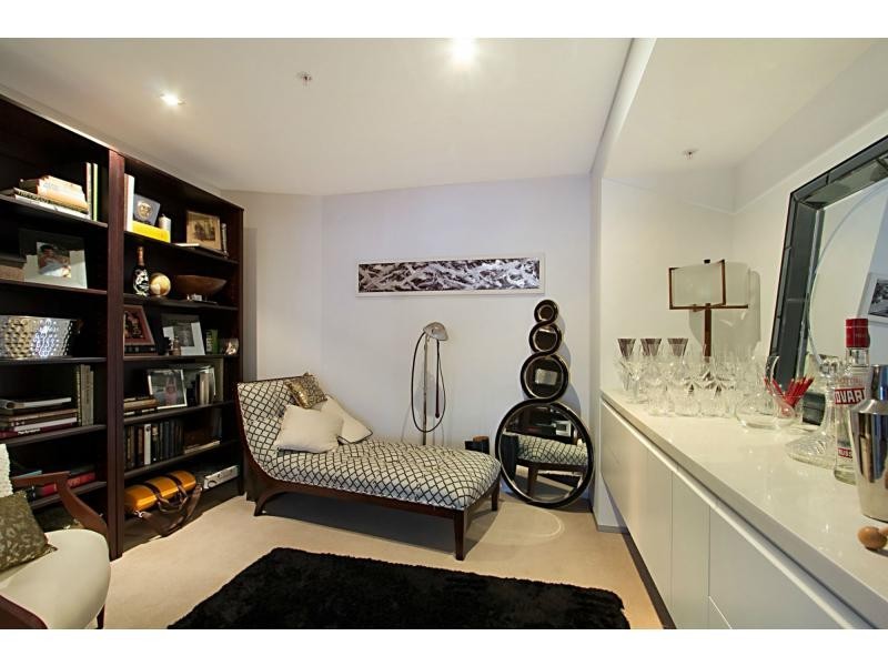 2051/2 The Esplanade, Burleigh Heads QLD 4220