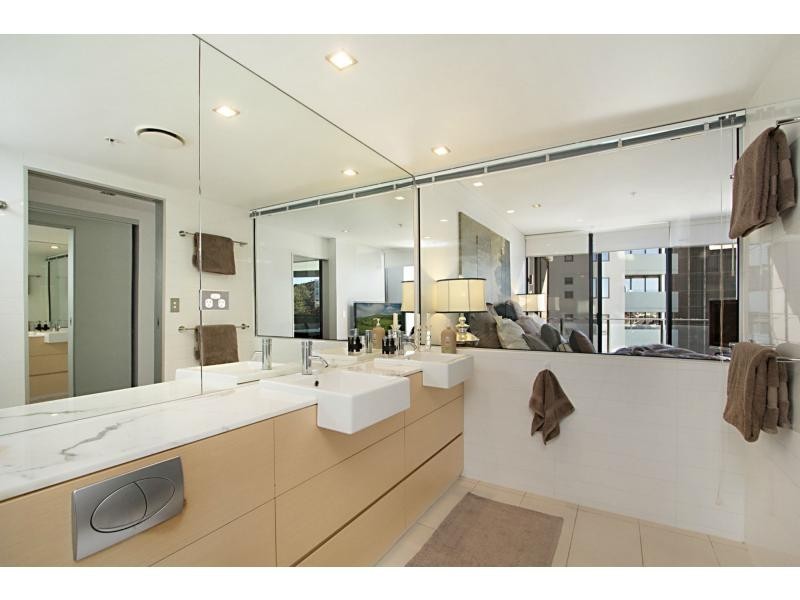 2051/2 The Esplanade, Burleigh Heads QLD 4220