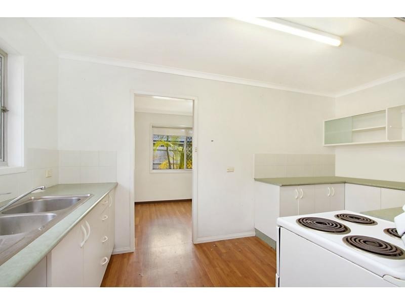 123 Allambi Avenue, Broadbeach Waters QLD 4218