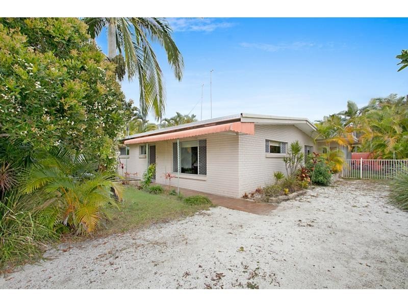 123 Allambi Avenue, Broadbeach Waters QLD 4218