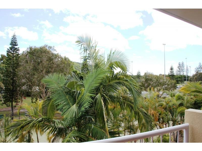 13/1 Tallebudgera Drive, Palm Beach QLD 4221