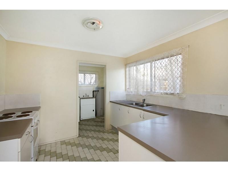 9 Bahia Court, Broadbeach Waters QLD 4218