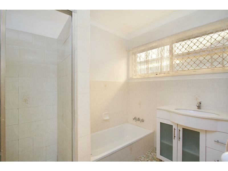 9 Bahia Court, Broadbeach Waters QLD 4218