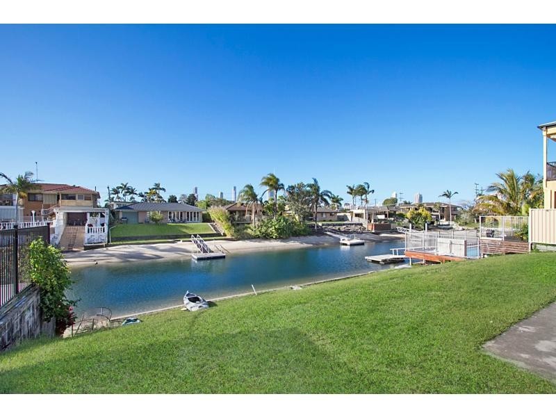 9 Bahia Court, Broadbeach Waters QLD 4218