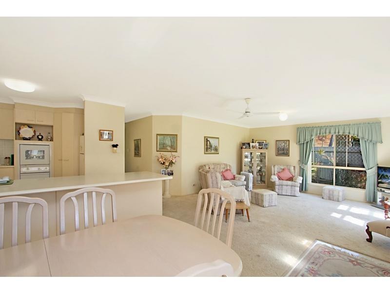 2/6 Valmai Court, Burleigh Waters QLD 4220