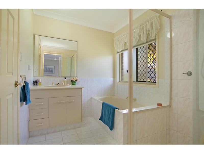 2/6 Valmai Court, Burleigh Waters QLD 4220