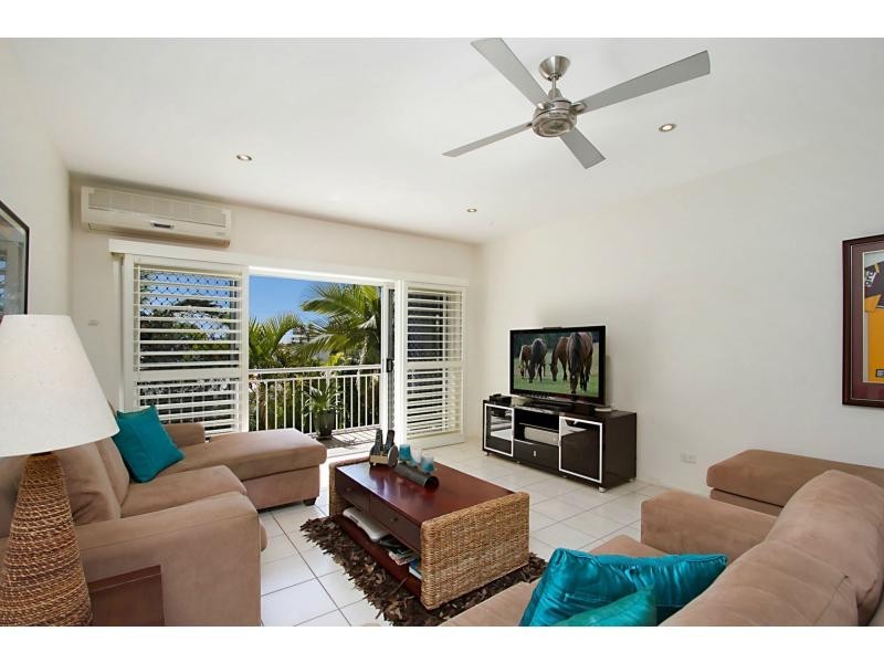 4/4 Dawn Parade, Miami QLD 4220