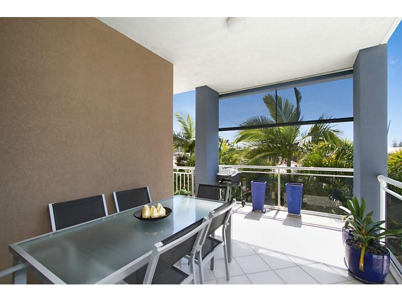 4/4 Dawn Parade, Miami QLD 4220