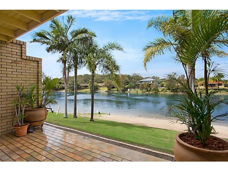 2/22 Sunbird Street, Burleigh Waters QLD 4220