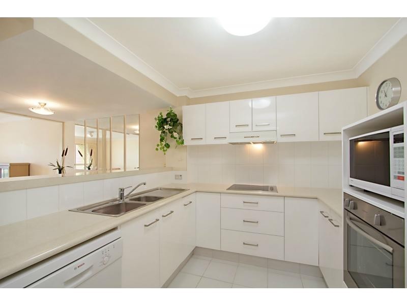 2/22 Sunbird Street, Burleigh Waters QLD 4220