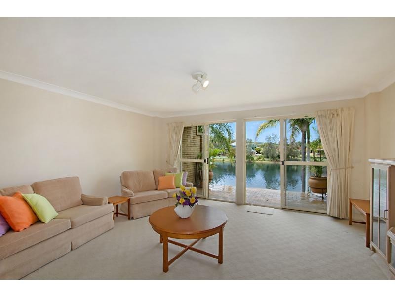 2/22 Sunbird Street, Burleigh Waters QLD 4220