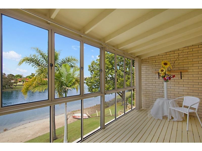 2/22 Sunbird Street, Burleigh Waters QLD 4220