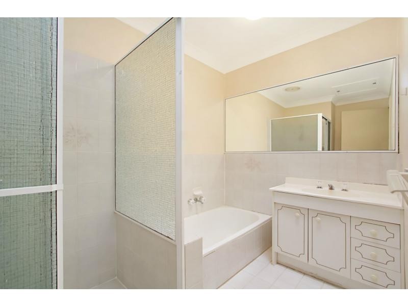 2/22 Sunbird Street, Burleigh Waters QLD 4220