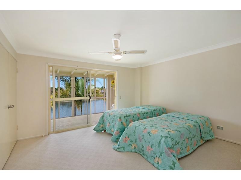 2/22 Sunbird Street, Burleigh Waters QLD 4220