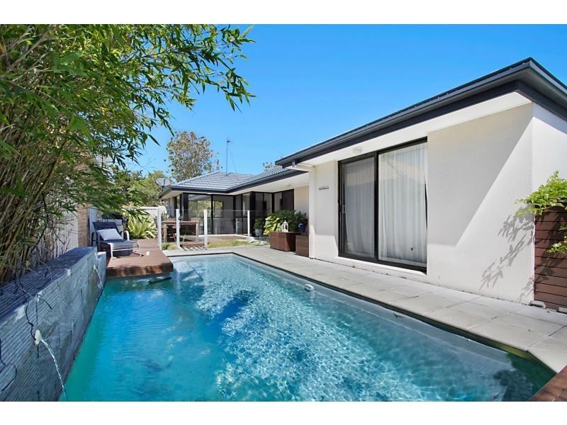 5 Greendale Place, Burleigh Waters QLD 4220