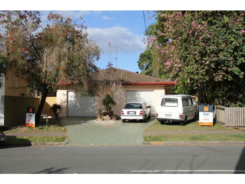 27 Sunshine Parade, Miami QLD 4220