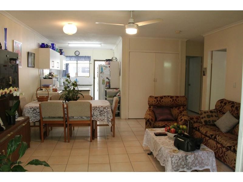 27 Sunshine Parade, Miami QLD 4220