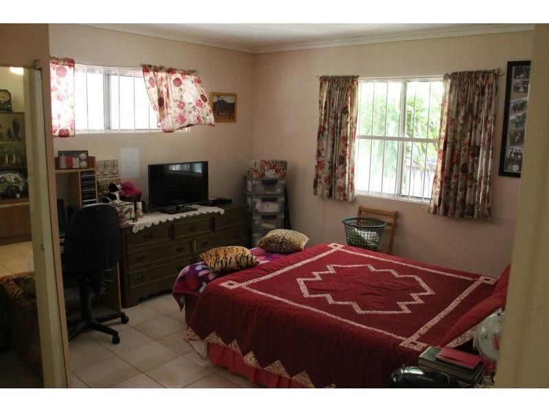 27 Sunshine Parade, Miami QLD 4220