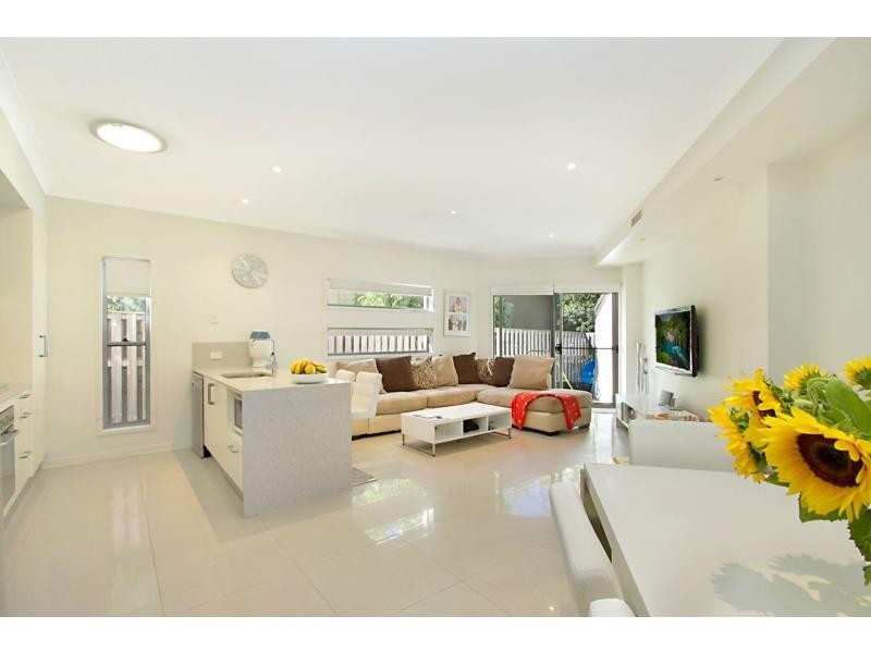 1/24 Campelles Avenue, Varsity Lakes QLD 4227