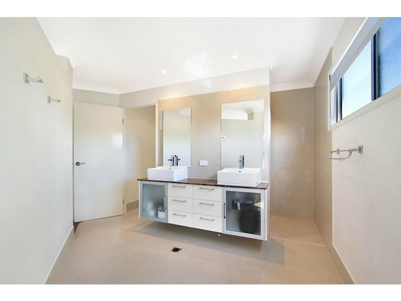 1/24 Campelles Avenue, Varsity Lakes QLD 4227