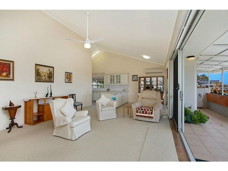 8/1 Hill Avenue, Burleigh Heads QLD 4220
