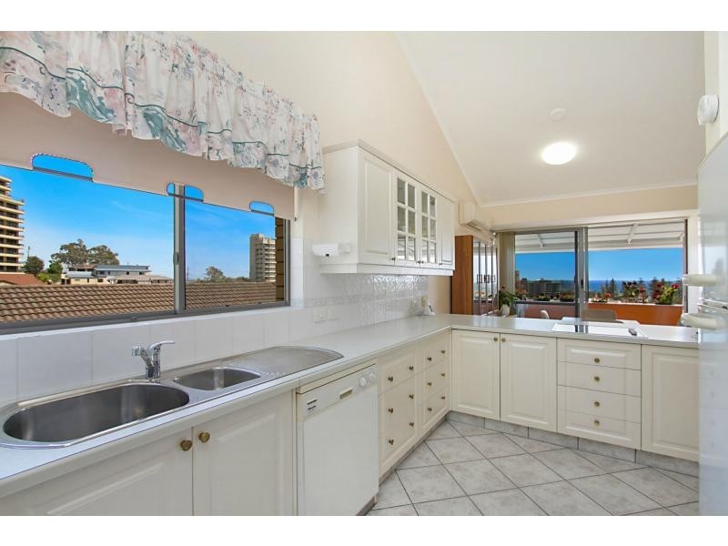 8/1 Hill Avenue, Burleigh Heads QLD 4220