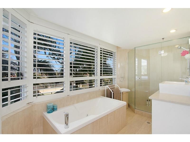 1a/3 Second Avenue, Burleigh Heads QLD 4220